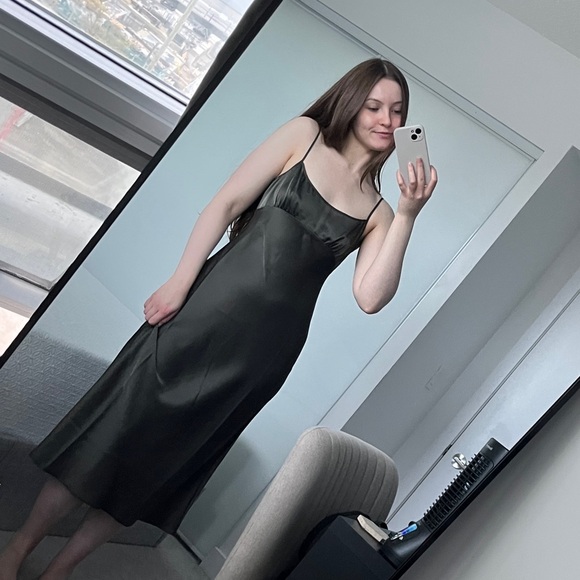 ARITZIA WILFRED | Toulouse Satin Dress Dark Olive Small - Picture 1 of 6